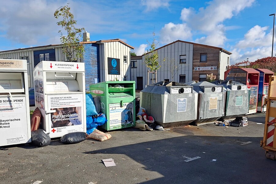 Achtung: Altkleidercontainer sind kein Müllabladeplatz!