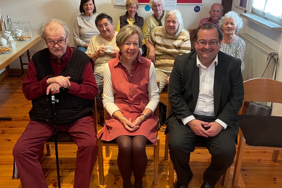 Senior*innen lesen für Senior*innen