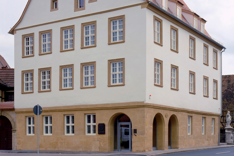 Vorübergehende Verlegung des Rathauseingangs