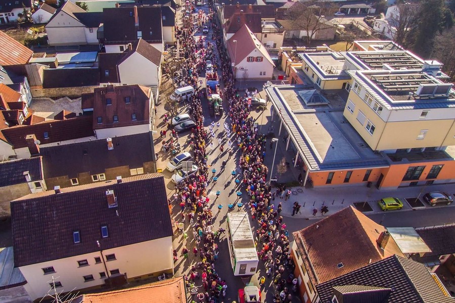 Straßensperrungen und Busfahrplanänderungen am Rosenmontag zwischen 13 und 20 Uhr